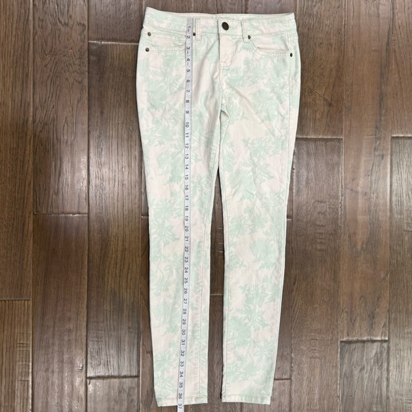 Life in Progress Jeans - Picture 5 of 9